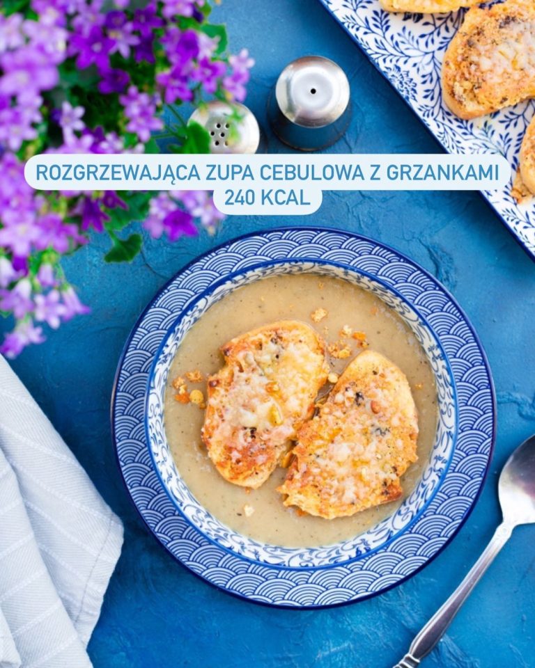 Rozgrzewająca zupa cebulowa z grzankami