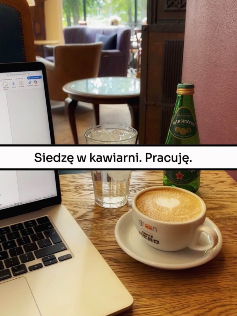 Siedzę w kawiarni. Pracuję